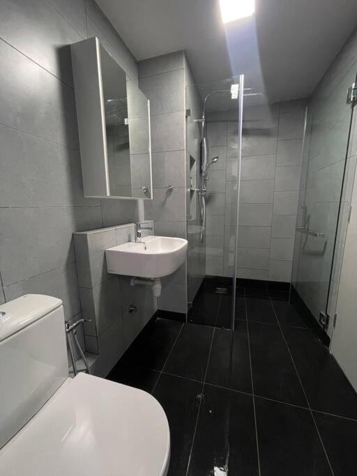 Jesselton Quay,2Br,4-5Pax,Mountain View Apartment Kota Kinabalu Bagian luar foto